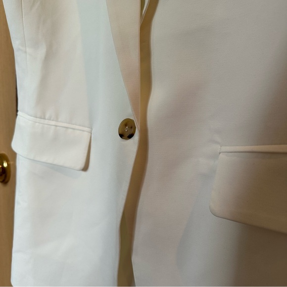 The Drop Rumi Elongated Vest in Ivory - Picture 6 of 8